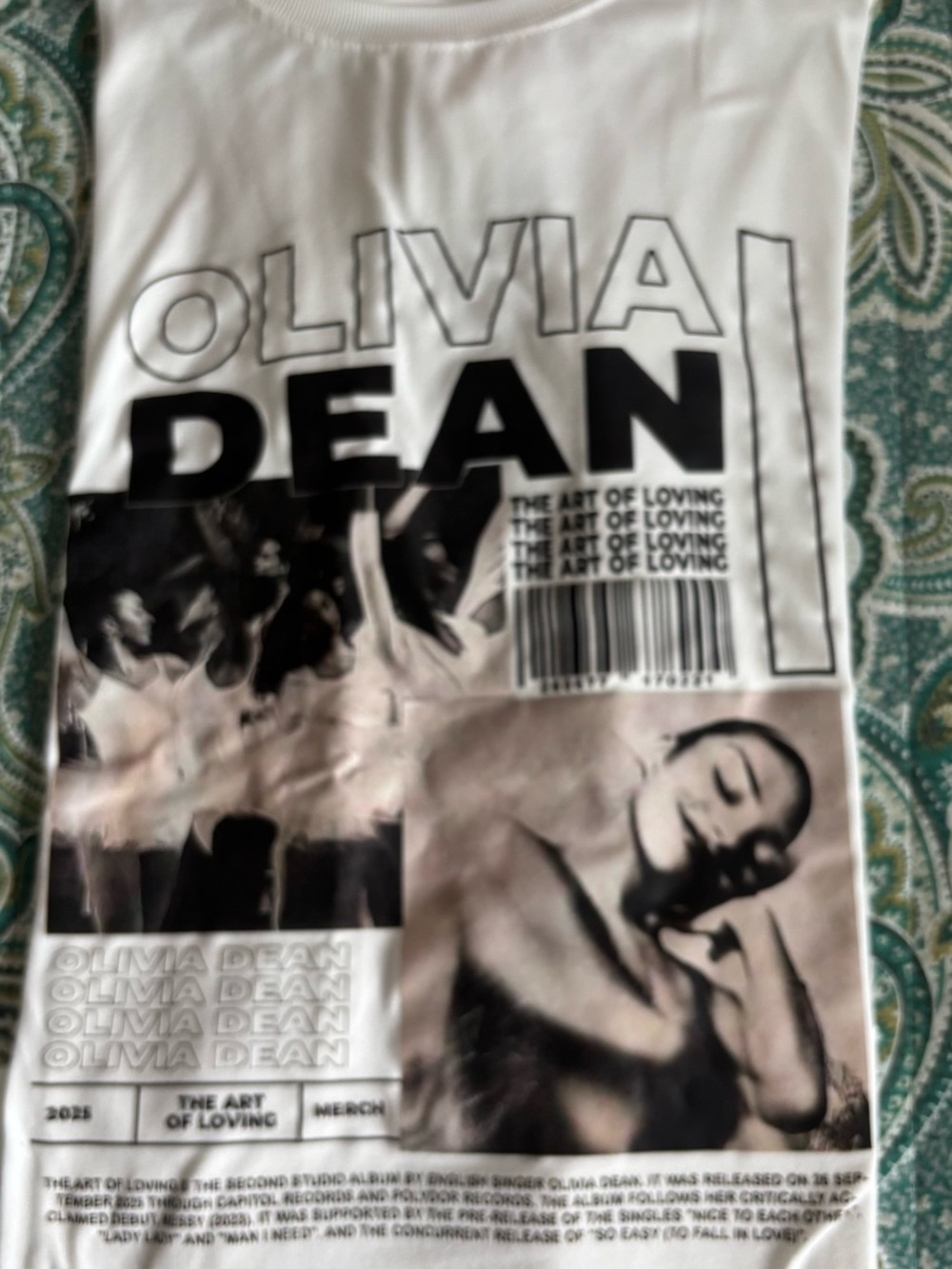 Olivia Dean short sleeve t-shirt Size Large